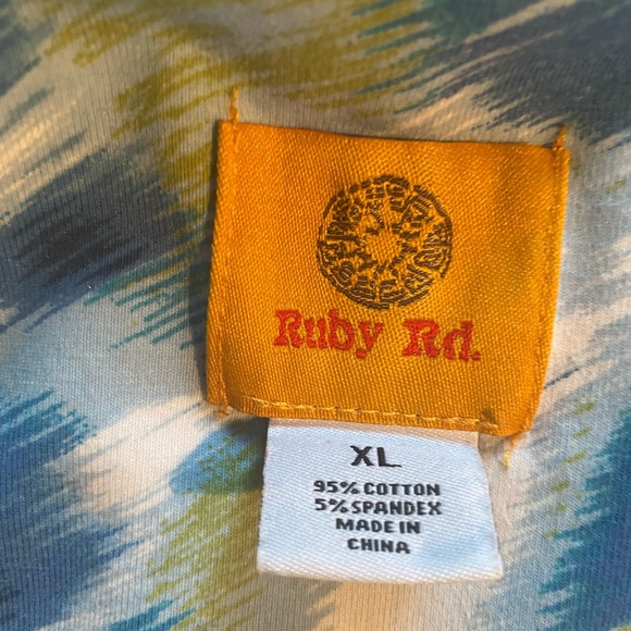 🌺 Ruby Rd. Embellished V Neck Top 🌺 - Picture 6 of 8